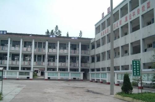 洪雅縣中保高級(jí)中學(xué)校園風(fēng)采