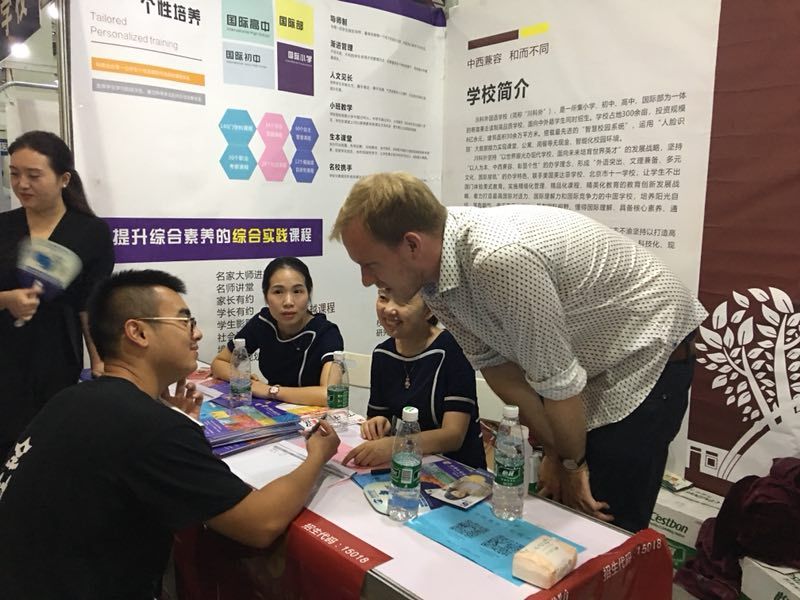 川科外國語學(xué)校，火熱報(bào)名咨詢中