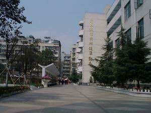 成都市第十七中學(xué)2018年中考分?jǐn)?shù)線是多少？