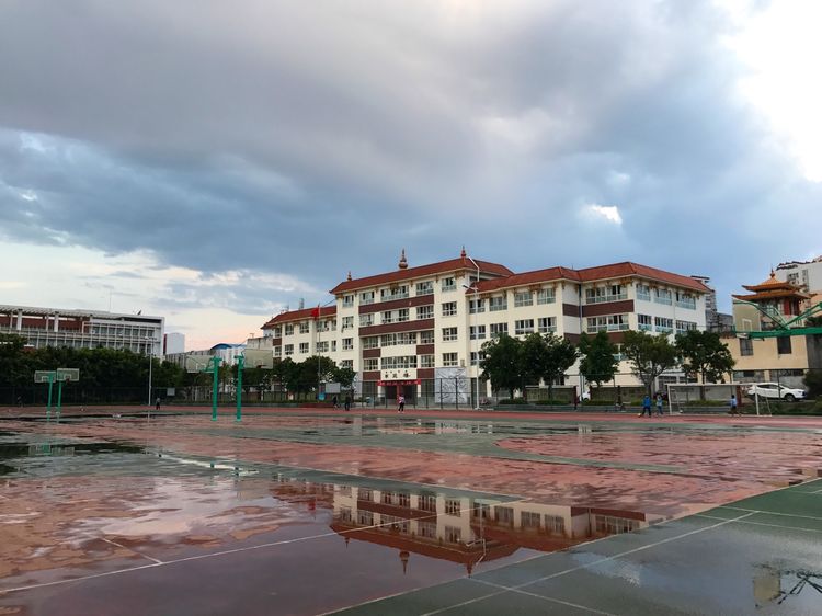 涼山州民族中學院校環(huán)境