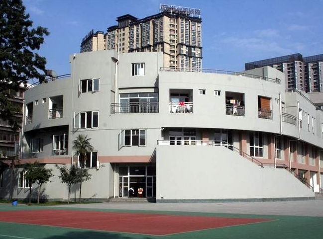 成都市鹽道街中學(xué)發(fā)展前景怎么樣？