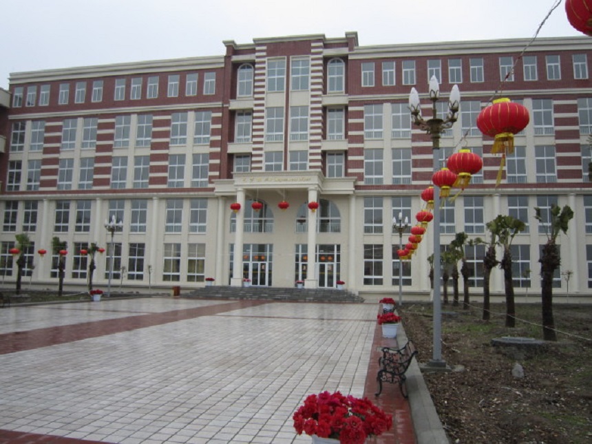 四川師范大學(xué)附屬第三實(shí)驗(yàn)中學(xué)聯(lián)系電話是多少？
