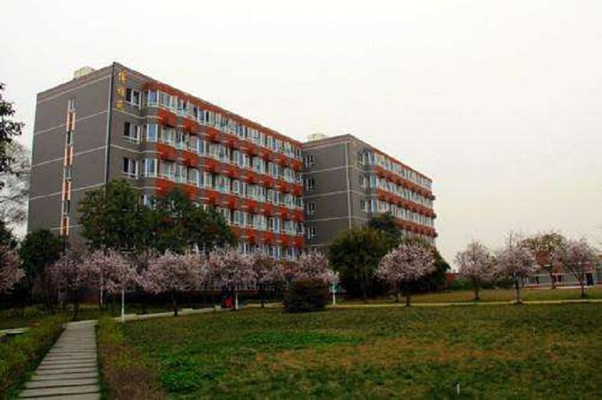 四川師范大學(xué)實驗外國語學(xué)校地址在哪里？