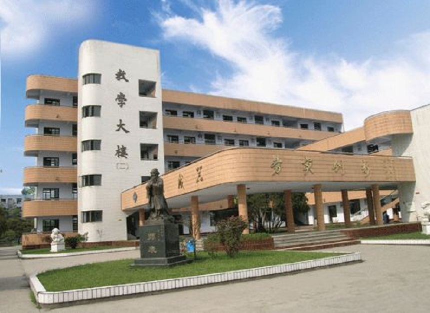 西南交通大學(xué)附屬中學(xué)學(xué)校環(huán)境好不好？