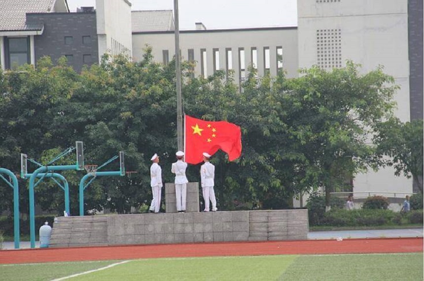 石室白馬中學(xué)近幾年的中考錄取分?jǐn)?shù)線是多少？