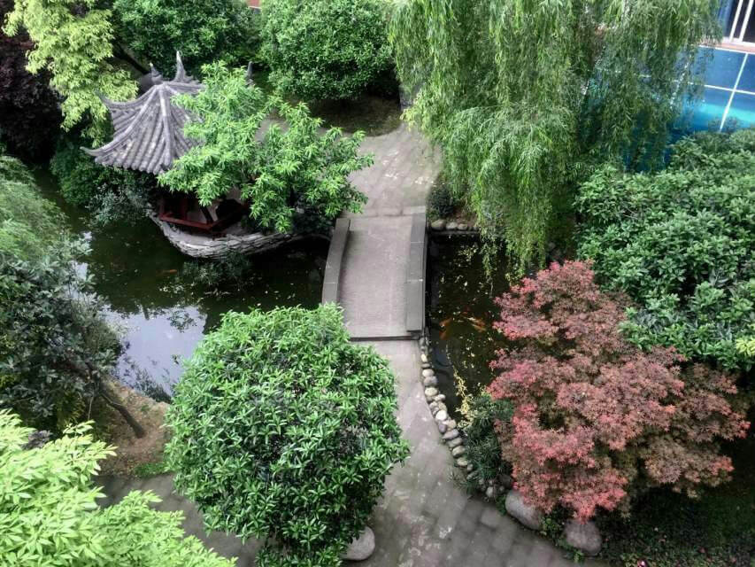 成都八中是公辦高中還市私立高中？