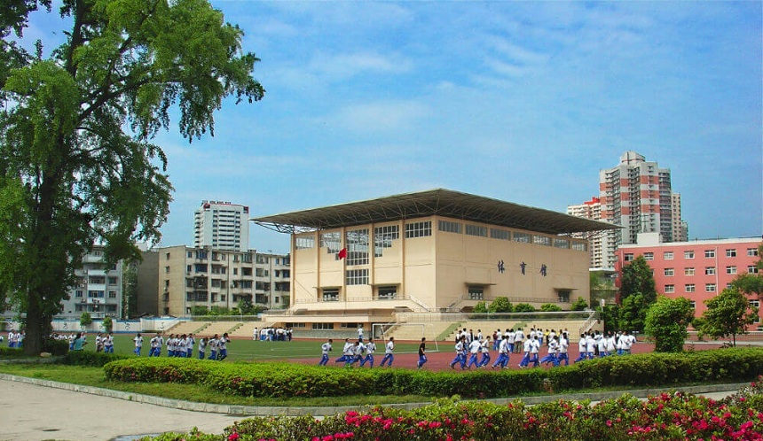 成都市第八中學(xué)2019年中考錄取分?jǐn)?shù)線是多少？