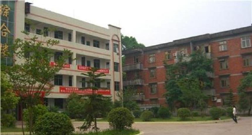 丹山中學(xué)在哪？