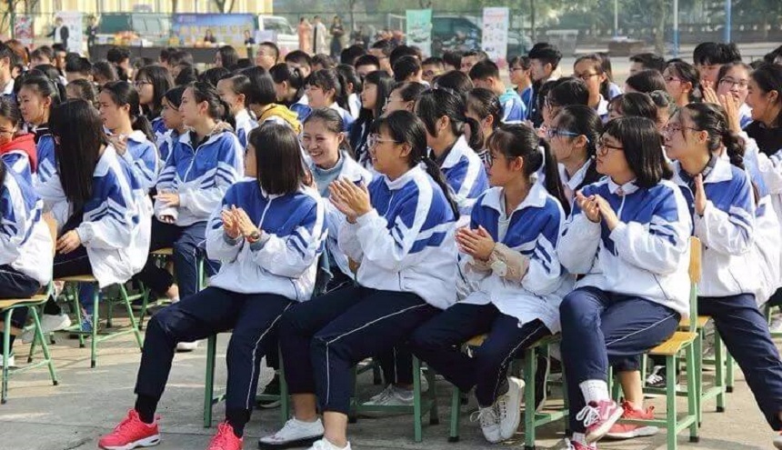資陽外國語學(xué)校環(huán)境、教學(xué)設(shè)施好不好？