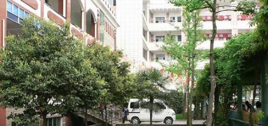 伍隍中學(xué)校園環(huán)境好嗎？