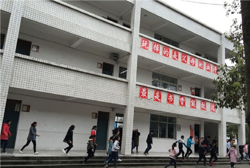 龍正中學(xué)地址在哪里？