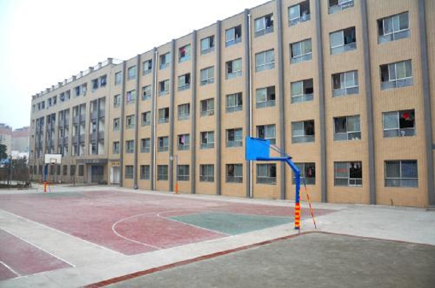 德陽東電中學(xué)是不是公辦高中？