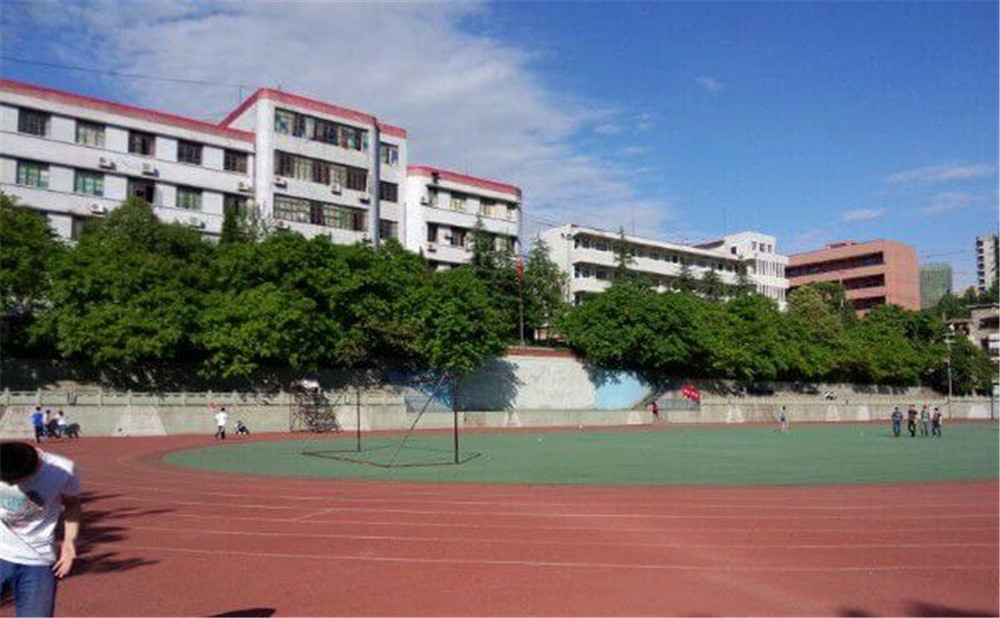 通江縣實(shí)驗(yàn)中學(xué)校園環(huán)境如何？