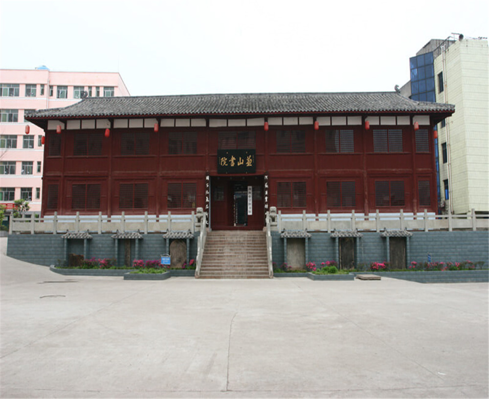 劍閣中學(xué)學(xué)校環(huán)境怎么樣？