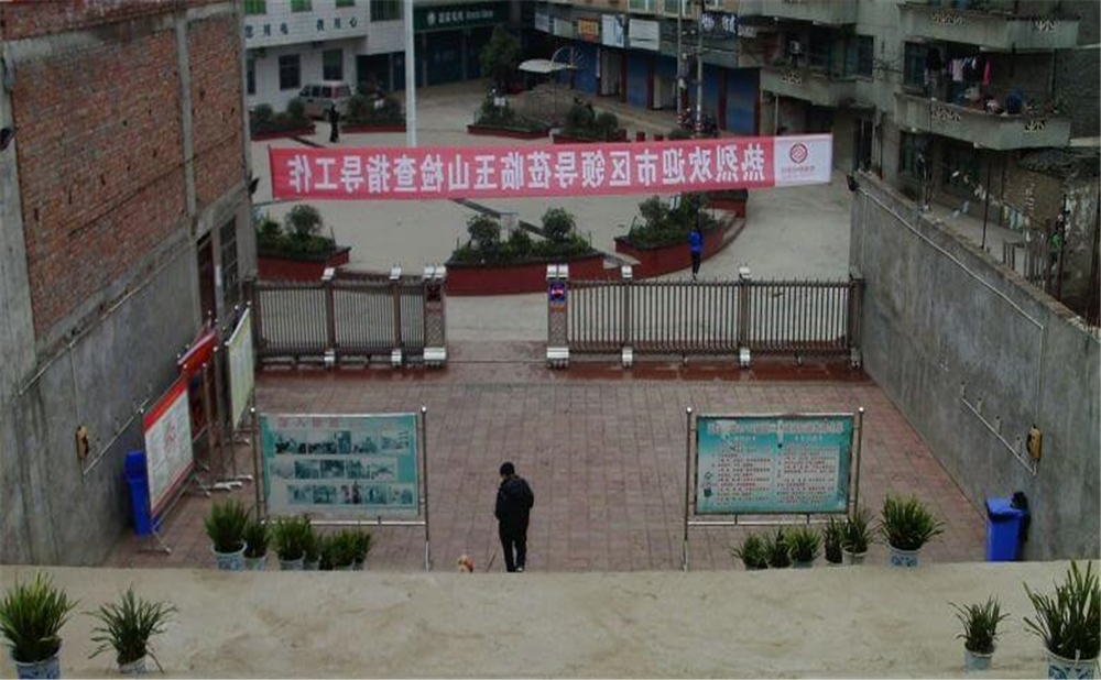 玉山中學(xué)招辦電話是多少？