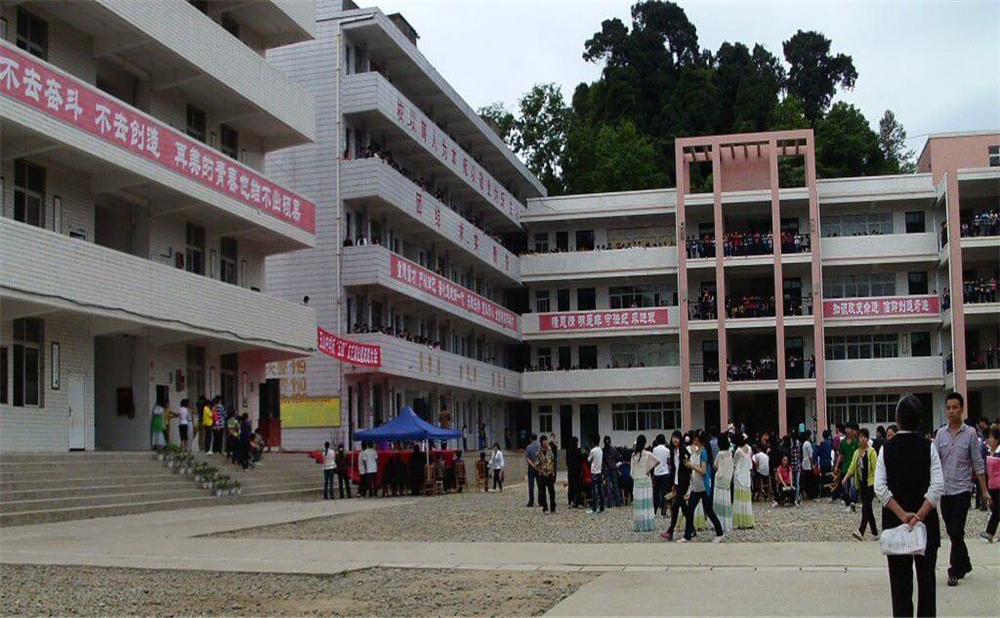 玉山中學學校詳細地址在什么地方？