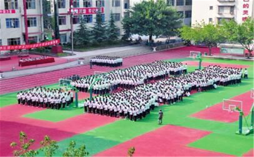巴中六中學(xué)校環(huán)境怎么樣？