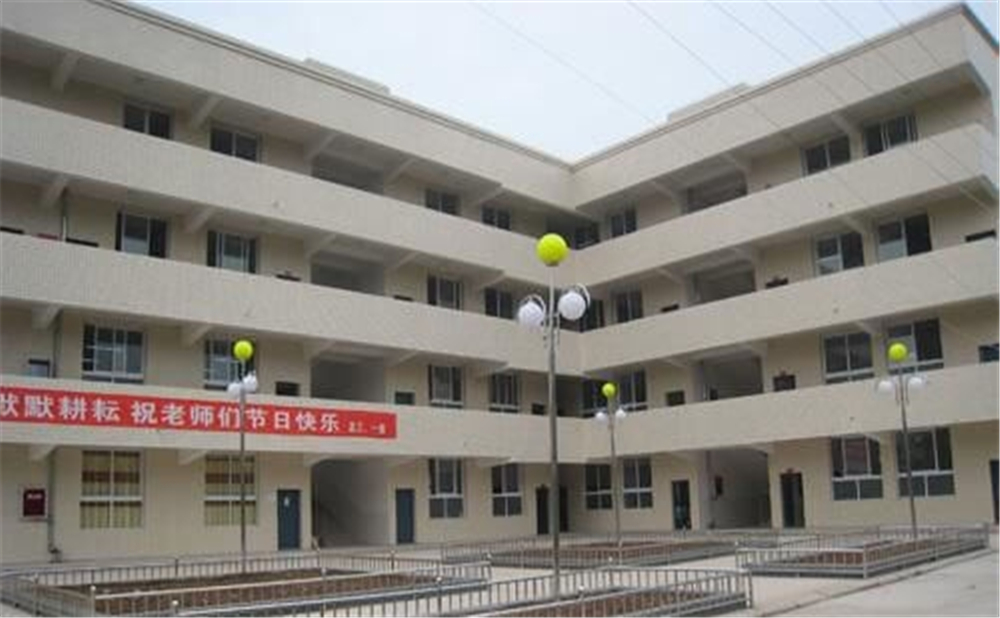 奇章中學學校環(huán)境如何？