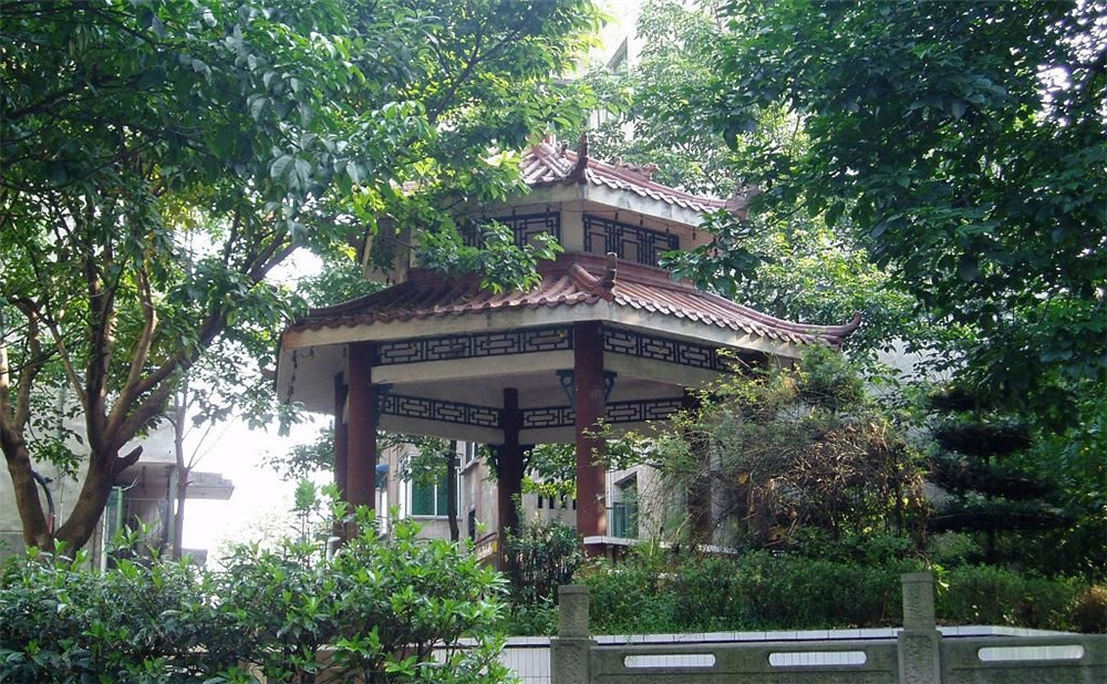 四川省鄰水中學(xué)的詳細(xì)地址在什么地方？