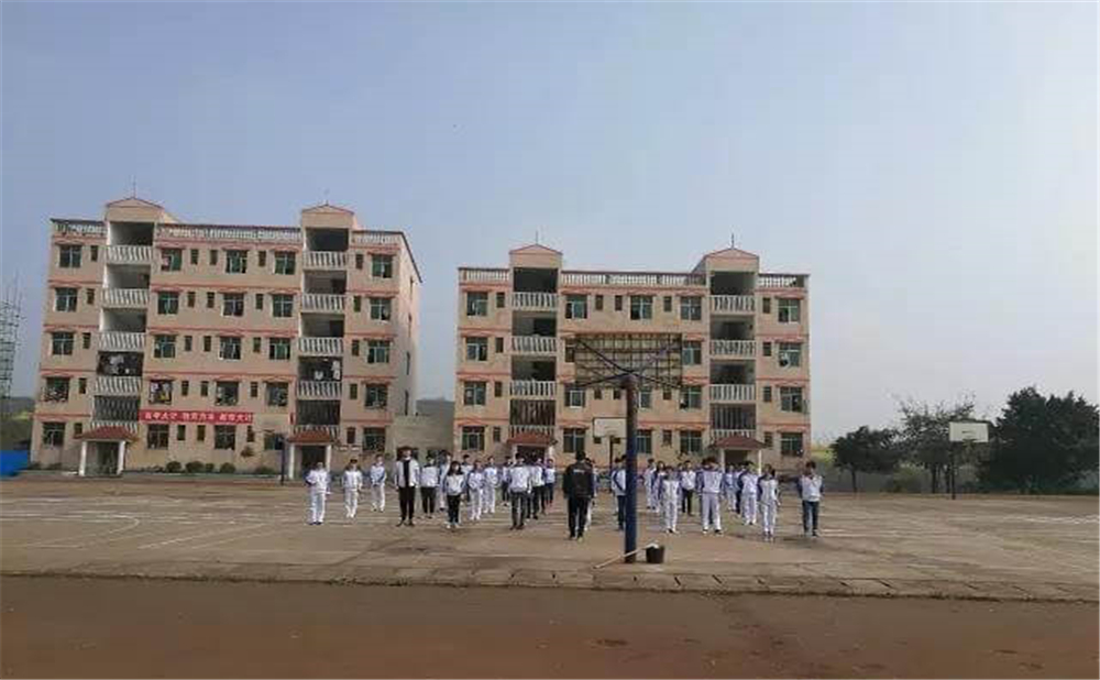 內(nèi)江市第十一中學(xué)2020年學(xué)校學(xué)費(fèi)多少錢一年？