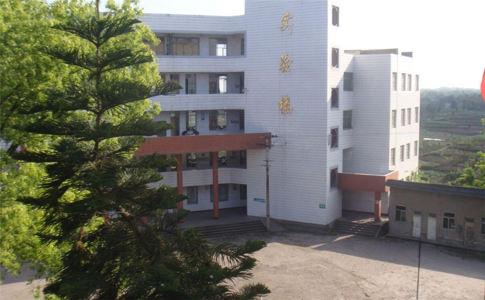 武勝飛龍中學(xué)2020年的錄取分?jǐn)?shù)是多少？