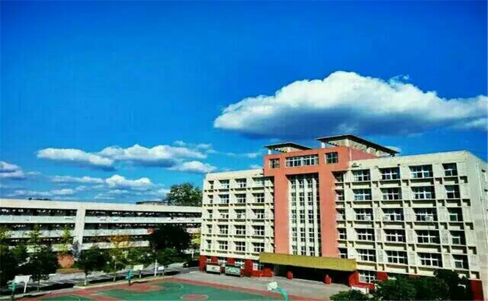 南充龍門中學學校詳細地址在什么地方？