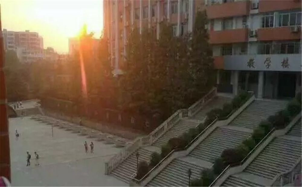 南充十一中學(xué)校環(huán)境怎么樣？