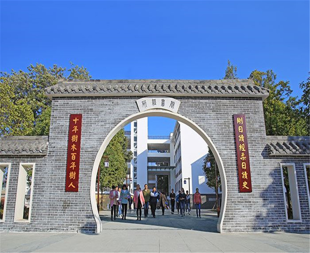 西昌市第二中學(xué)2020年的收費(fèi)標(biāo)準(zhǔn)是多少？