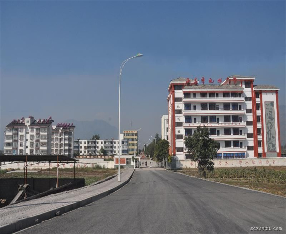 西昌市禮州中學(xué)學(xué)校招辦電話是多少？
