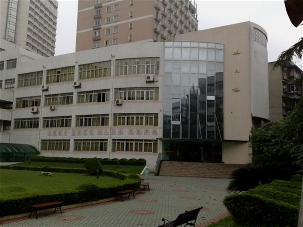 成都市鹽道街中學(xué)2020年的錄取分?jǐn)?shù)線是多少？
