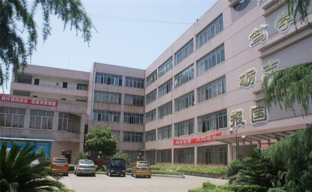 高埂中學(xué)高中部的錄取分?jǐn)?shù)是多少？