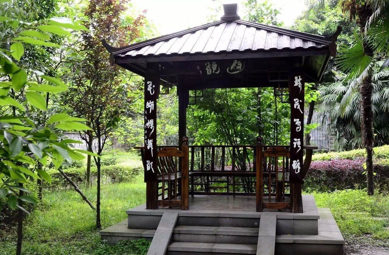 成都十八中一年的學(xué)費(fèi)是多少？