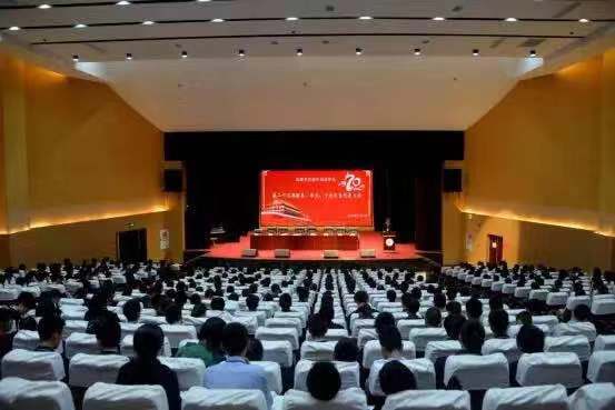 成都實驗外國語學校的環(huán)境怎么樣？