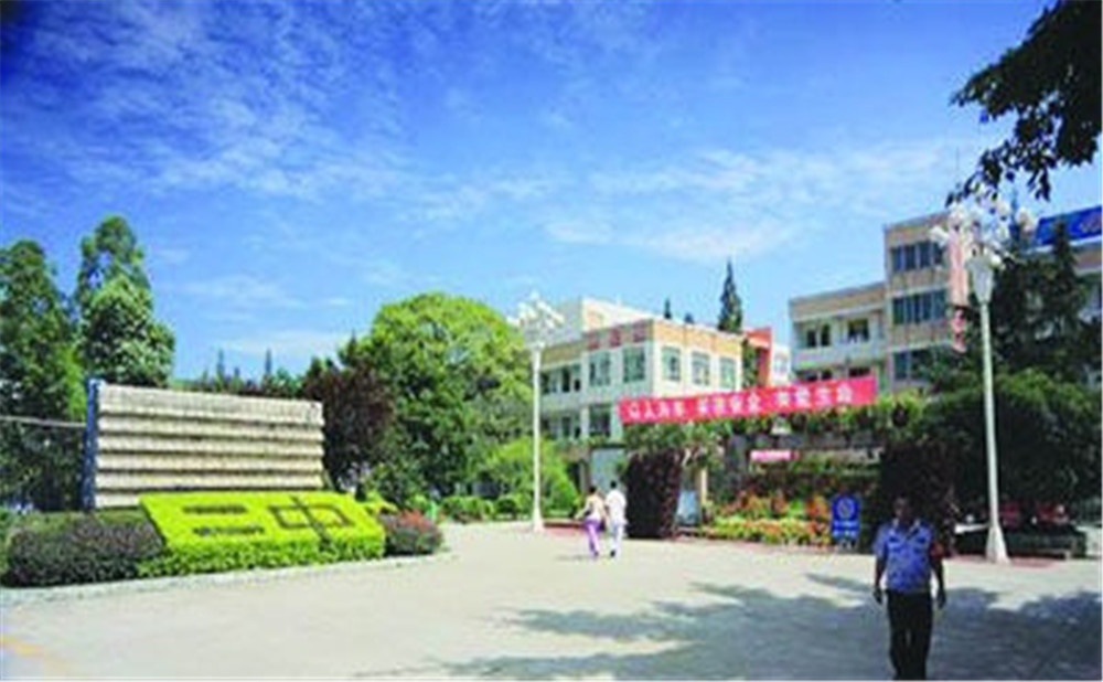 新都二中去年的錄取分?jǐn)?shù)是多少？