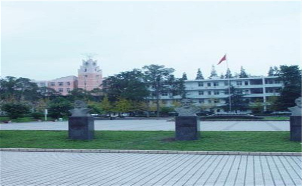郫縣二中外招生一年的學(xué)費(fèi)是多少？