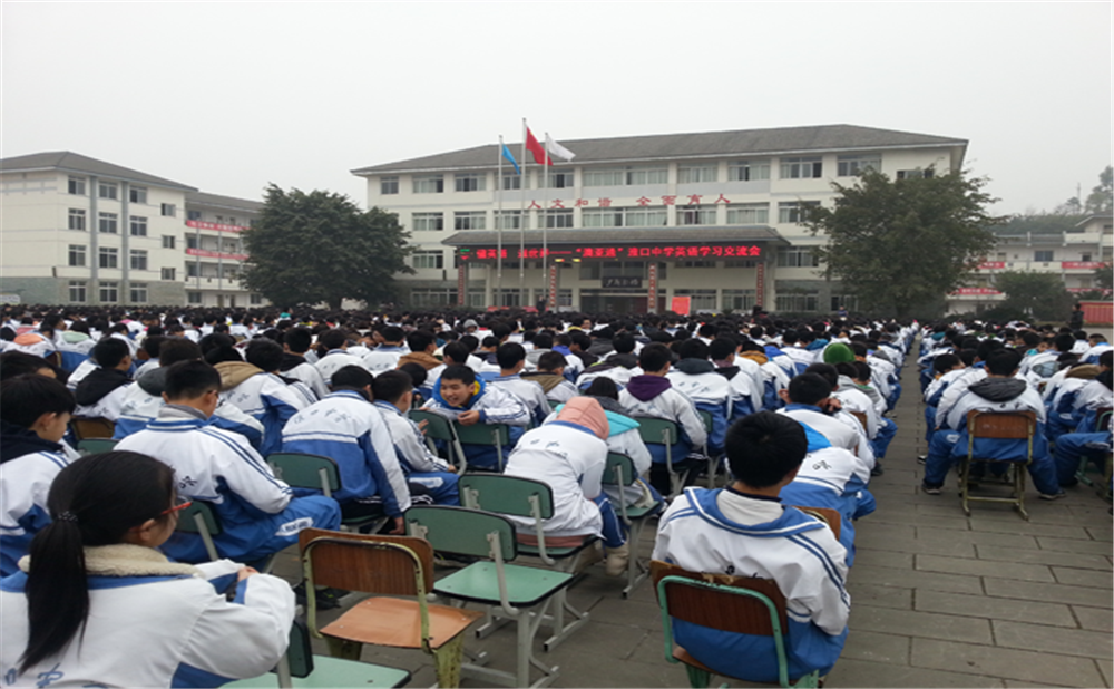 淮口中學(xué)外招生一年的學(xué)費(fèi)是多少？