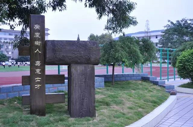 成都市太平中學(xué)近三年的錄取分數(shù)線是多少？