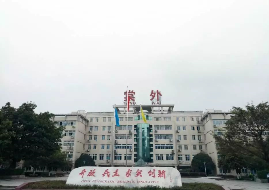 成都棠湖外國(guó)語(yǔ)學(xué)校近三年的錄取分?jǐn)?shù)線是多少？