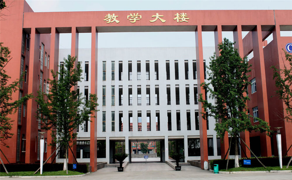 香城中學(xué)近三年的錄取分?jǐn)?shù)是多少分？