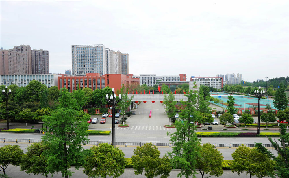香城中學(xué)的高中住宿怎么樣？