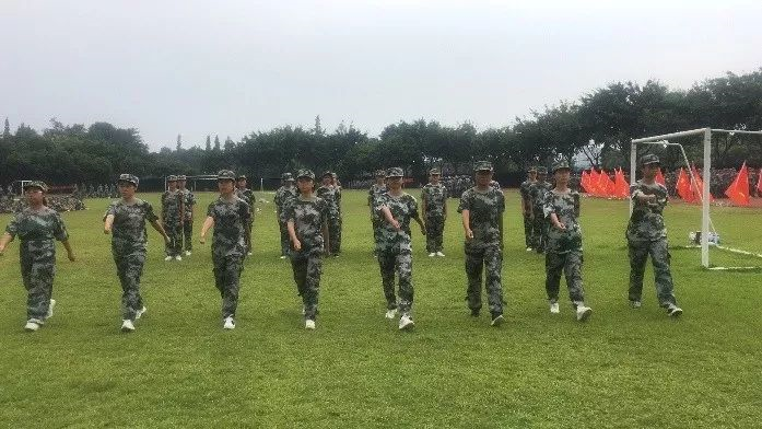 華潤高級中學(xué)的學(xué)費是多少？