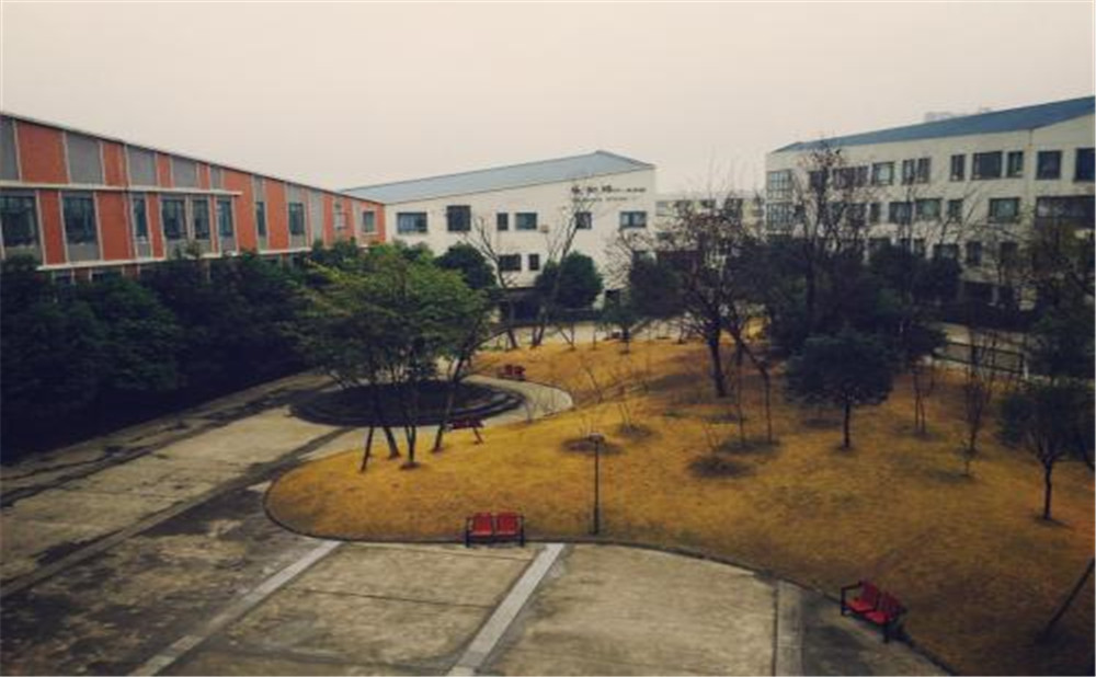 成都實(shí)驗(yàn)外國(guó)語(yǔ)學(xué)校（西區(qū)）的宿舍怎么樣？