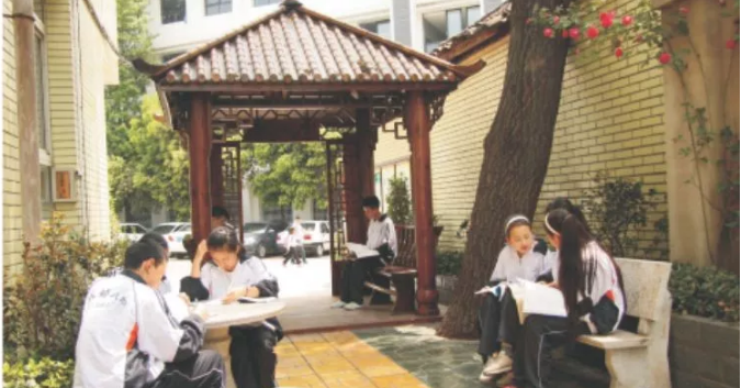 成都市第三十三中學的宿舍怎么樣？
