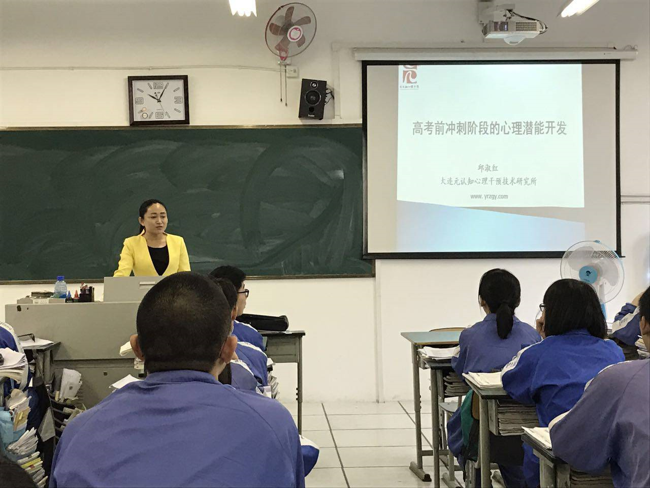 溫江中學高中一年的學費是多少？