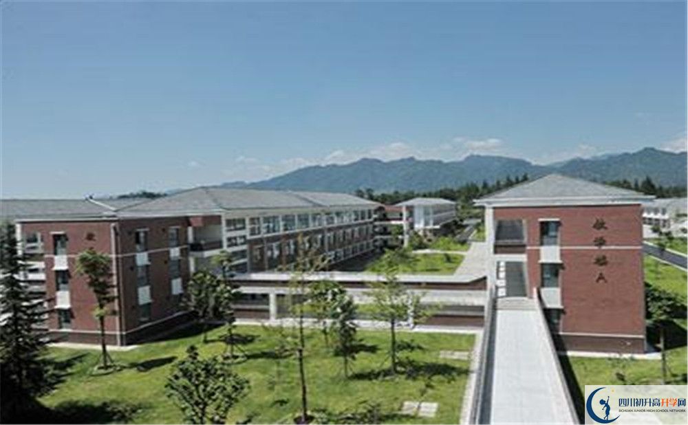 青城山高級(jí)中學(xué)是怎么樣的學(xué)校？