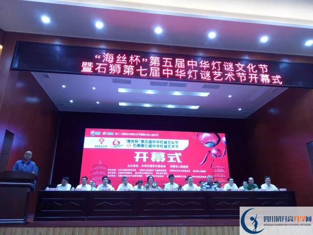 新津中學(xué)的學(xué)費(fèi)收費(fèi)標(biāo)準(zhǔn)是什么？