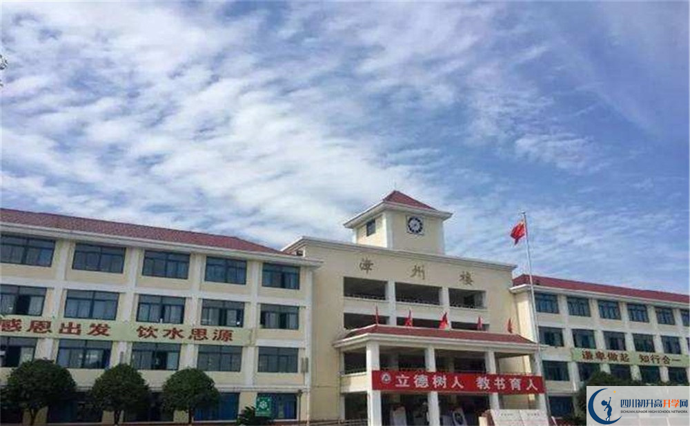 敖平中學(xué)的學(xué)費(fèi)大概是多少？