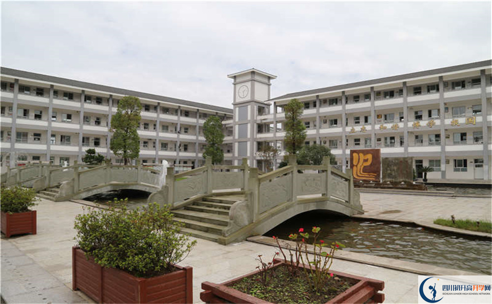 平樂中學(xué)的學(xué)費(fèi)大概是多少？