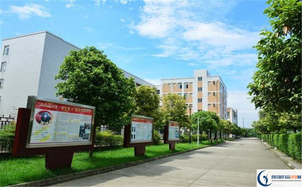 郫縣四中的老師好不好？