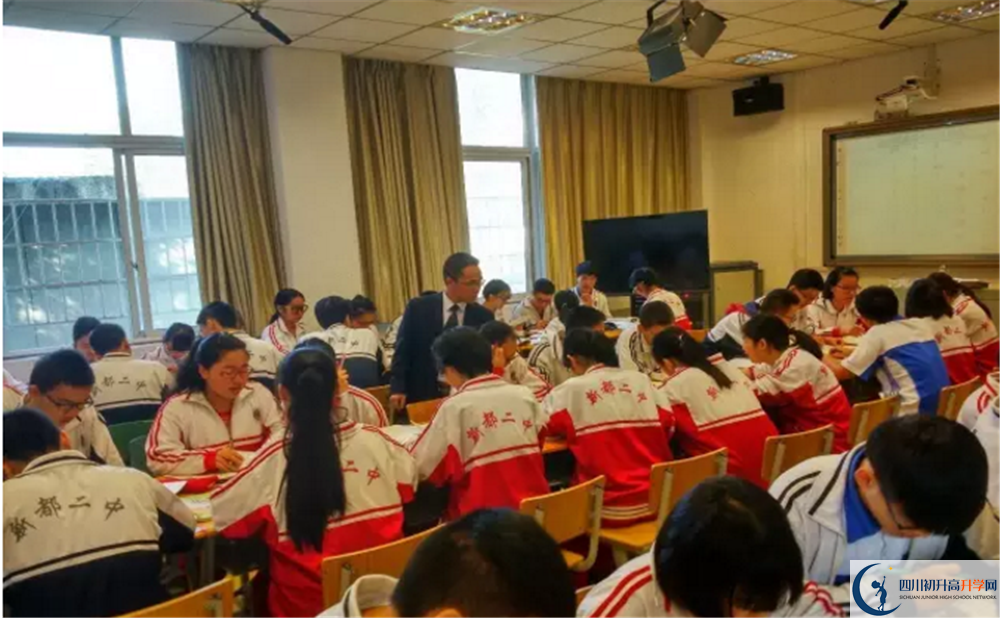 新都二中的老師好不好？